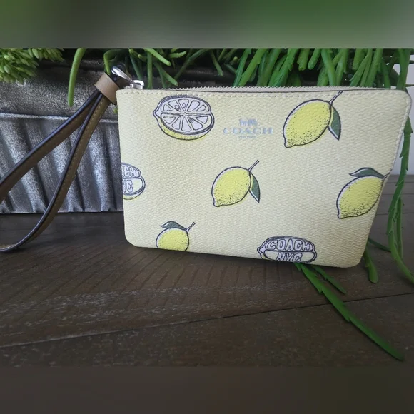 Coach Mollie Tote/Crossbody Lemon Print Coated Canvas With        Wristlet-NWT - Picture 16 of 16